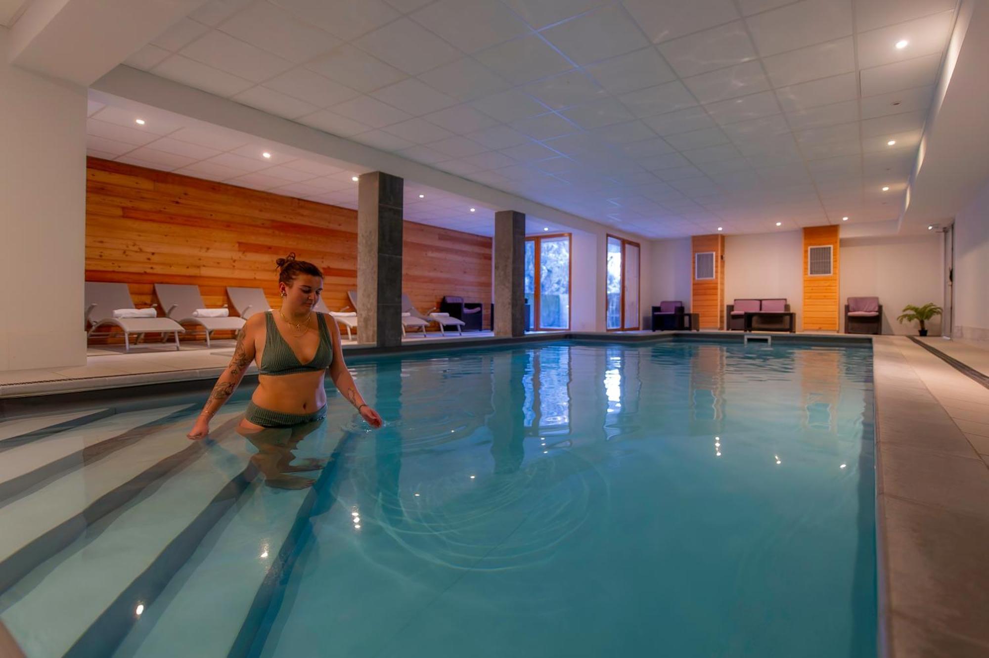 Résidence Odalys Le Crystal Blanc Vaujany Extérieur photo