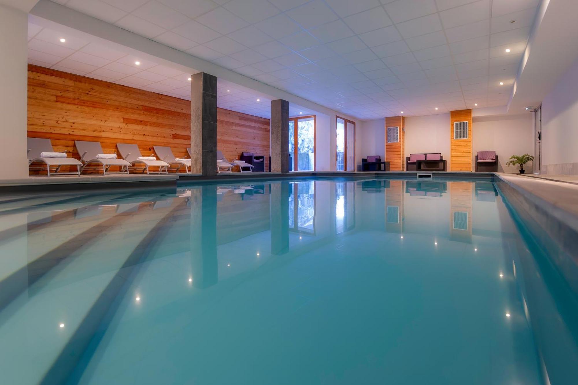 Résidence Odalys Le Crystal Blanc Vaujany Extérieur photo