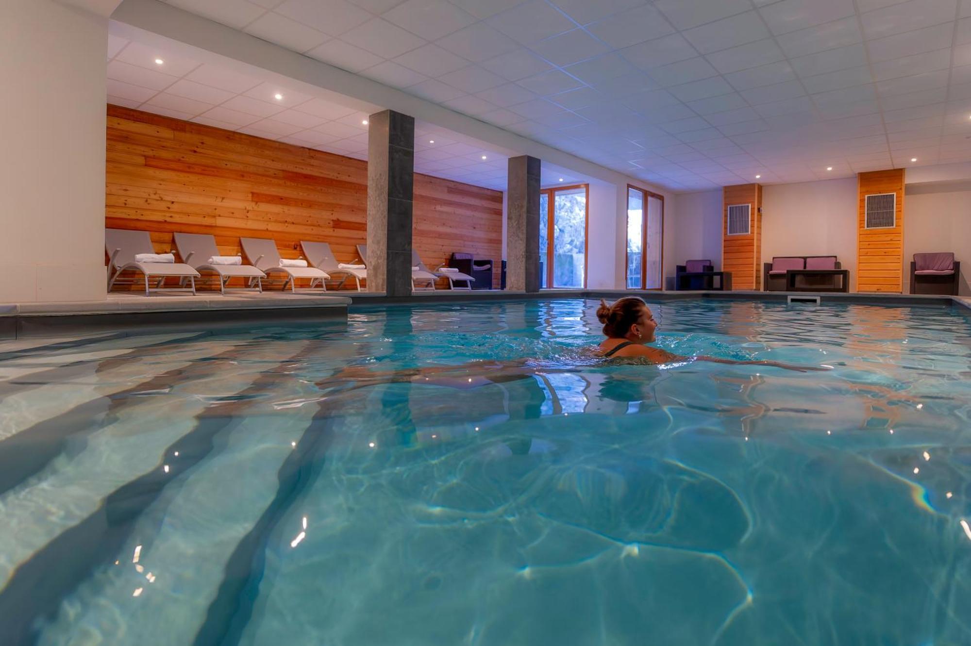 Résidence Odalys Le Crystal Blanc Vaujany Extérieur photo