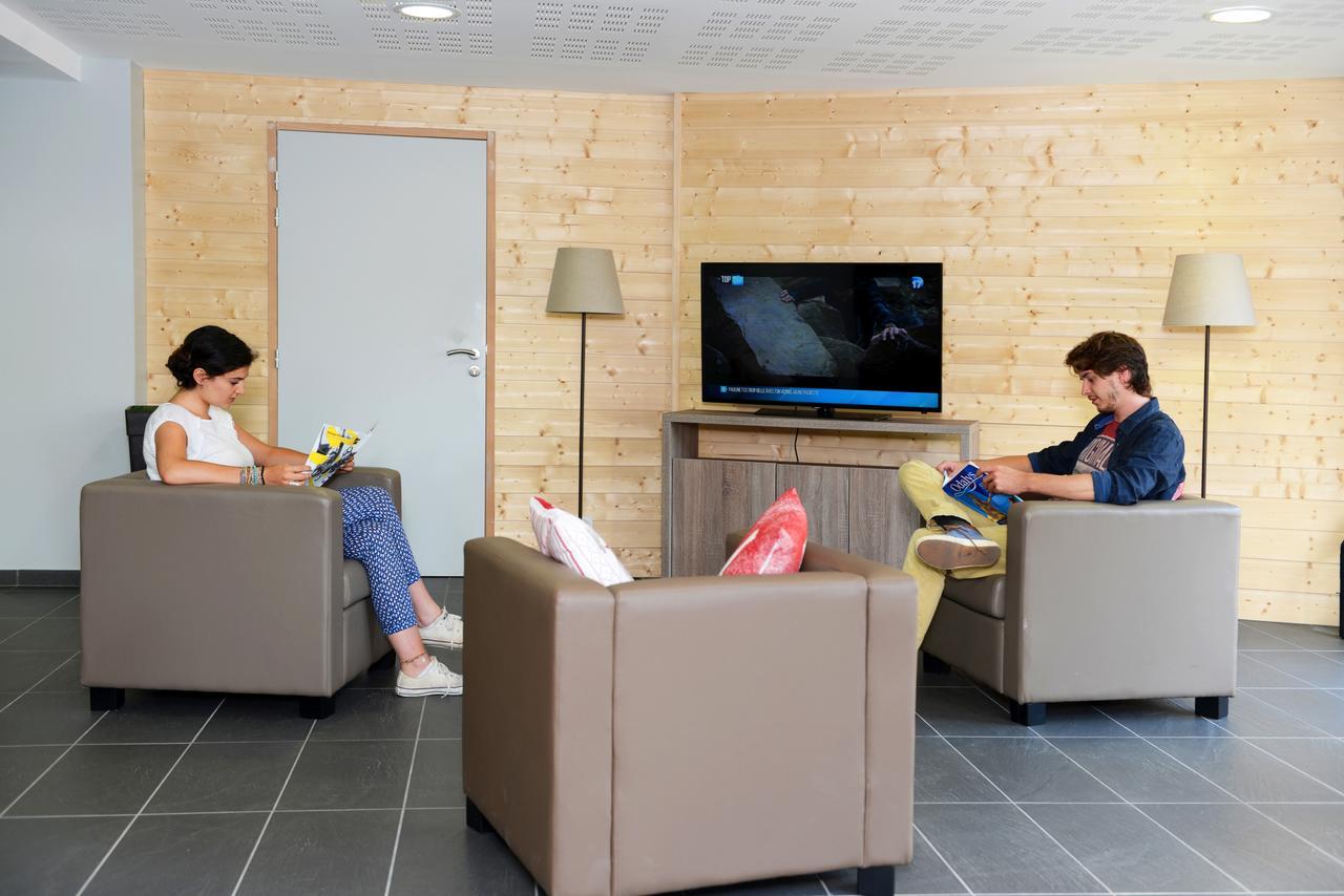 Résidence Odalys Le Crystal Blanc Vaujany Extérieur photo