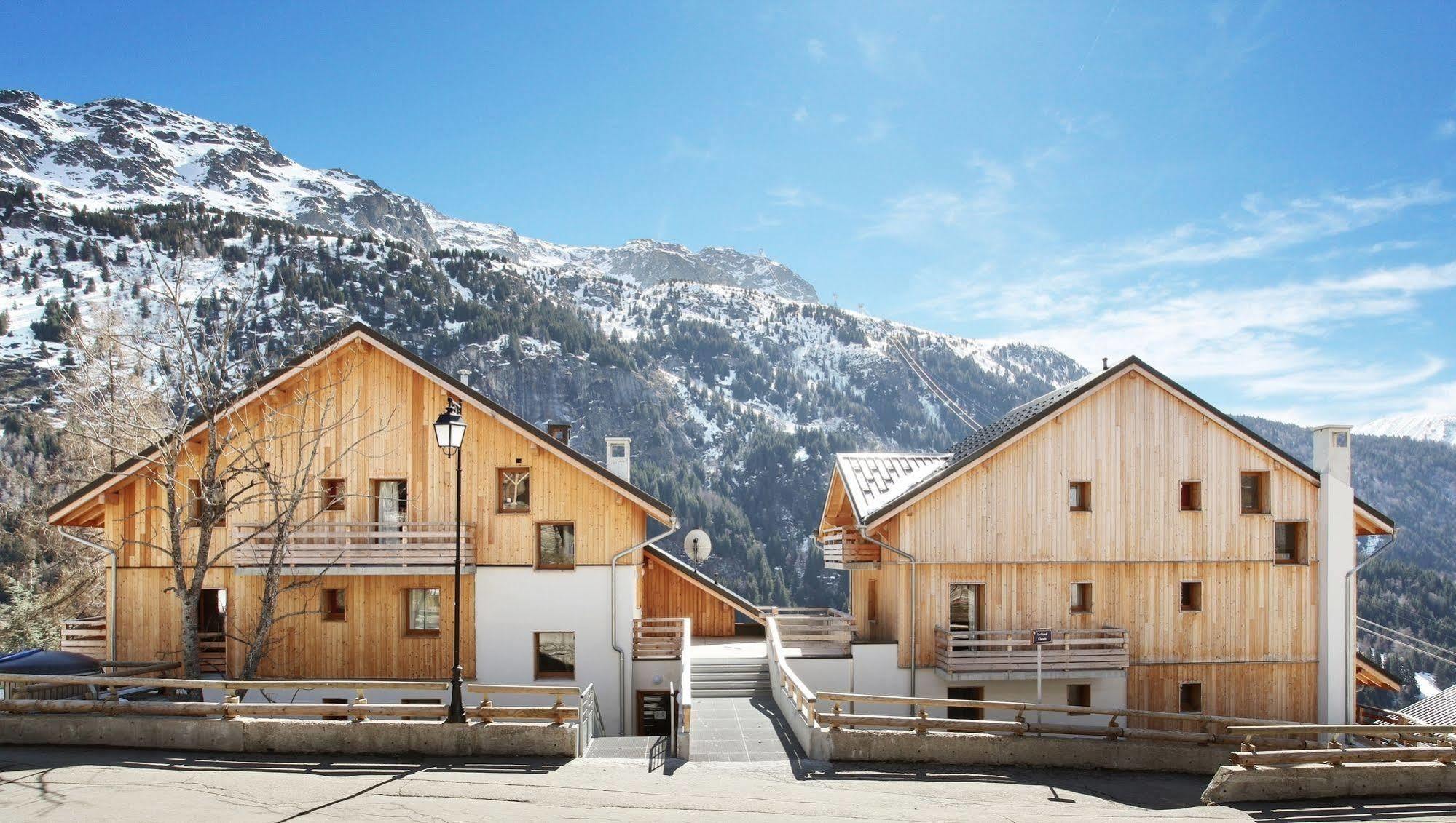 Résidence Odalys Le Crystal Blanc Vaujany Extérieur photo