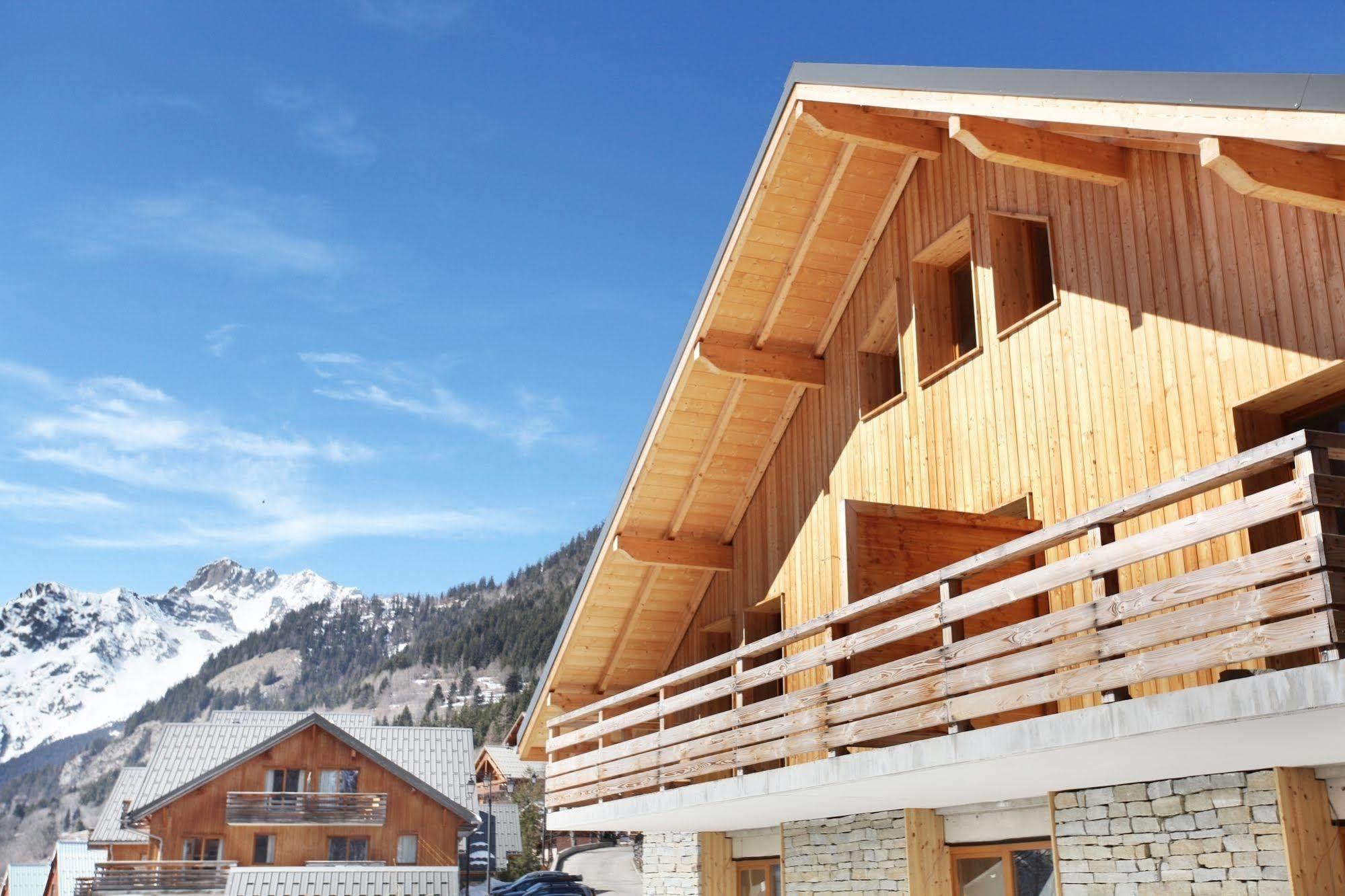 Résidence Odalys Le Crystal Blanc Vaujany Extérieur photo