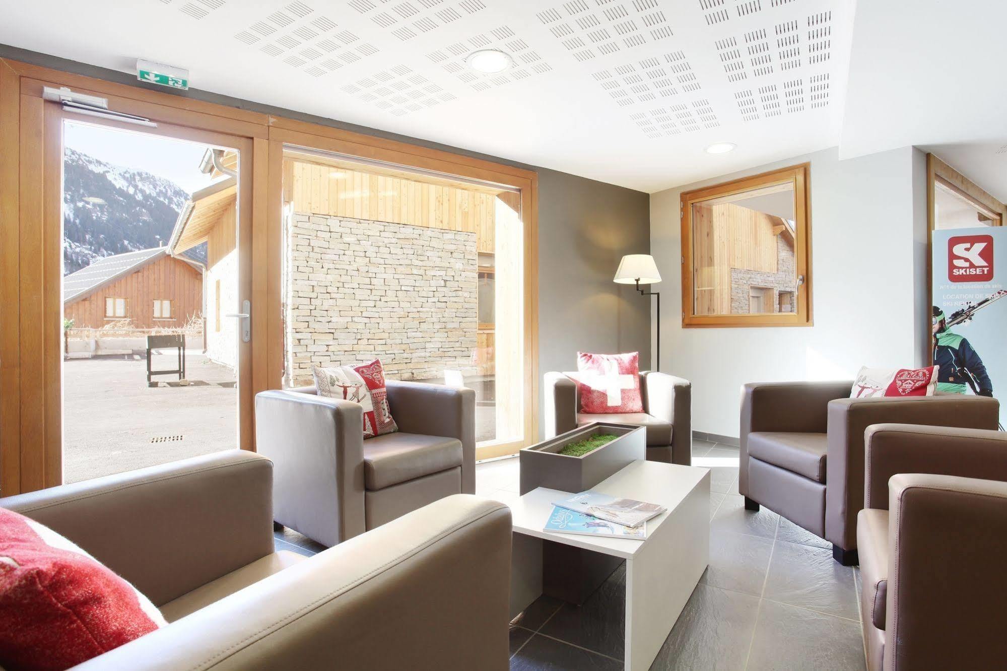 Résidence Odalys Le Crystal Blanc Vaujany Extérieur photo