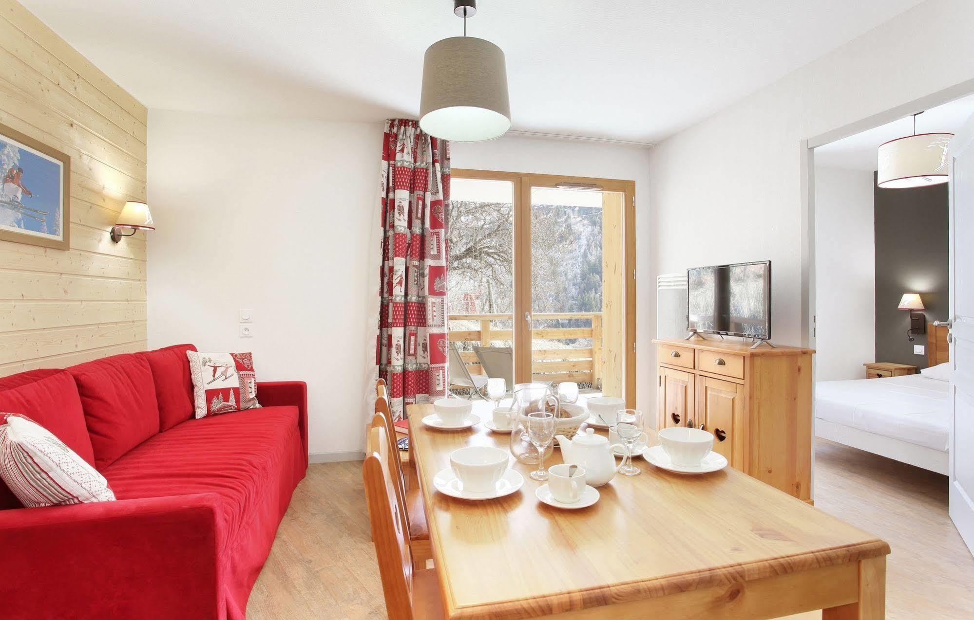 Résidence Odalys Le Crystal Blanc Vaujany Extérieur photo