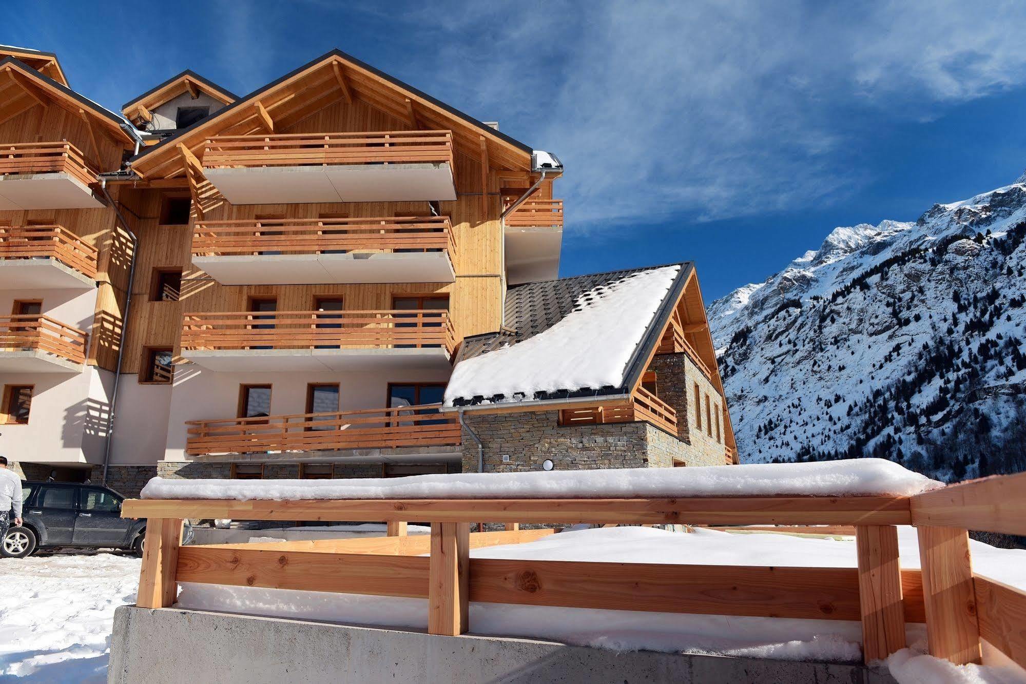 Résidence Odalys Le Crystal Blanc Vaujany Extérieur photo